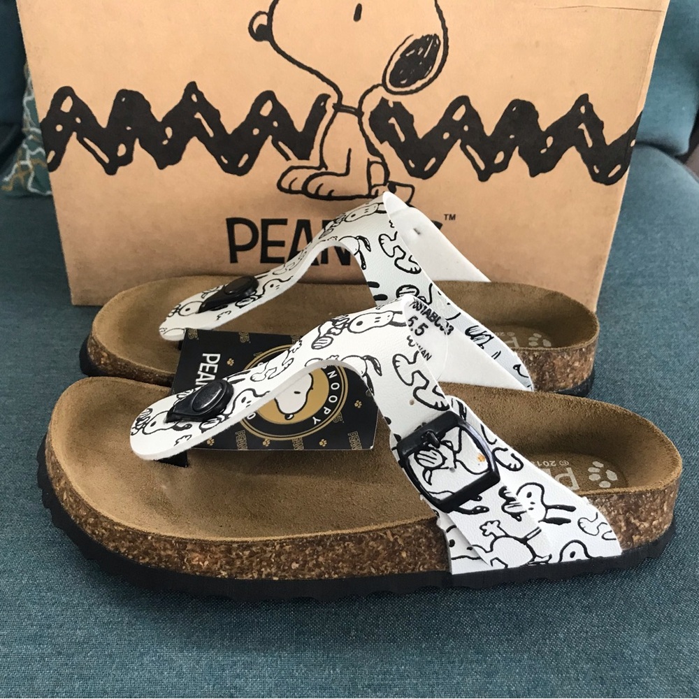 Peanuts Snoopy Sandals. Size 5.5